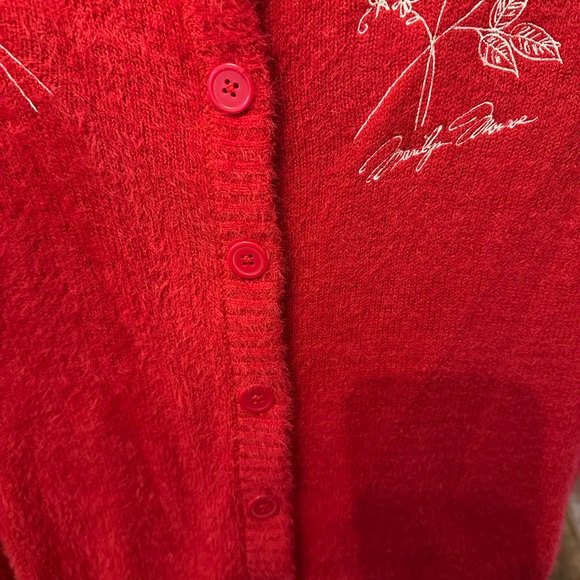 Marilyn Monroe collection cropped sweater. - Picture 2 of 7